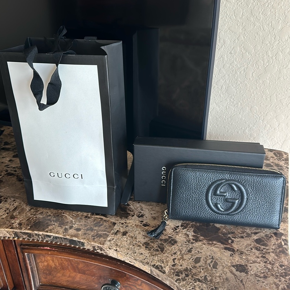 Gucci Soho Zip Around Long Wallet (Black)